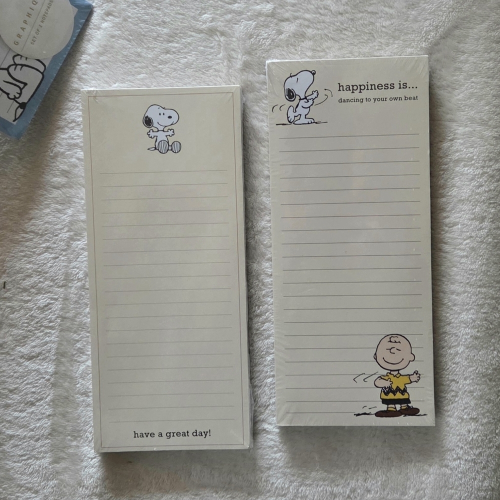 Graphique Peanuts Charlie Brown Snoopy Notepad Set of Two